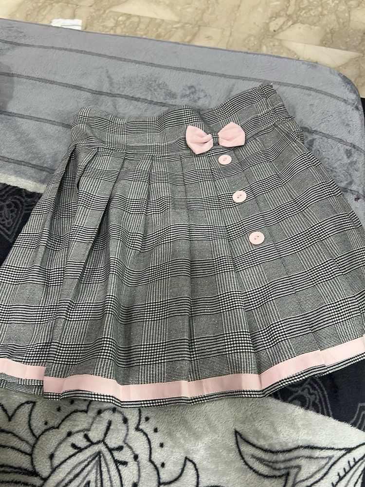 Cute Plaid Skirt with Bow Detail