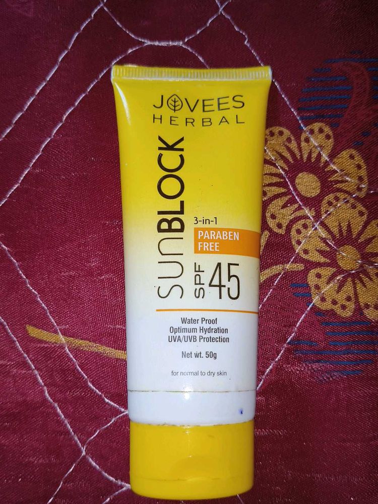Jovees Herbal 3-in-1 Sunblock SPF 45 For Dry Skin