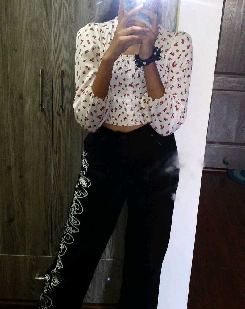 Chic Floral Smocked Crop Top