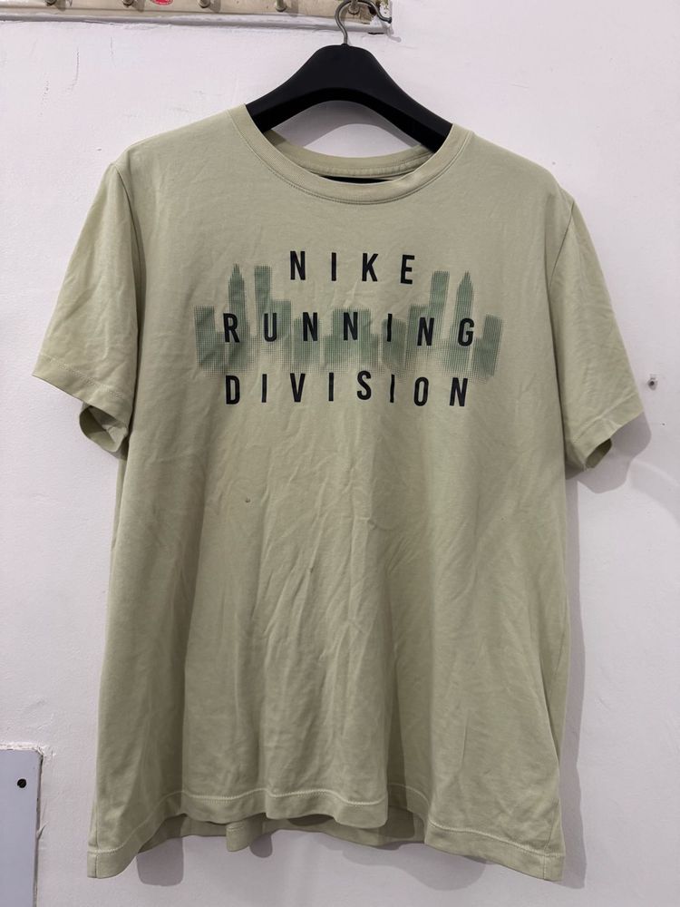 nike tshirt