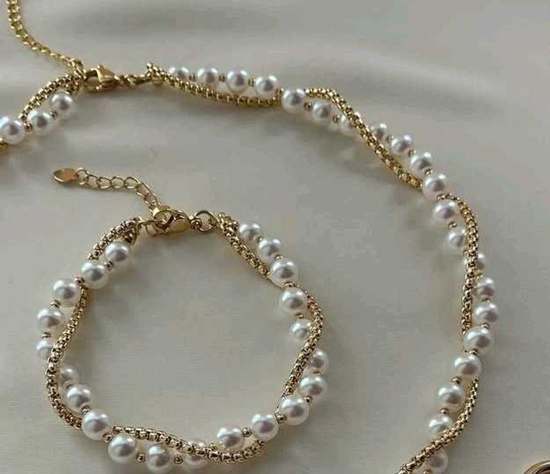 Gold Tone bracelet ✨