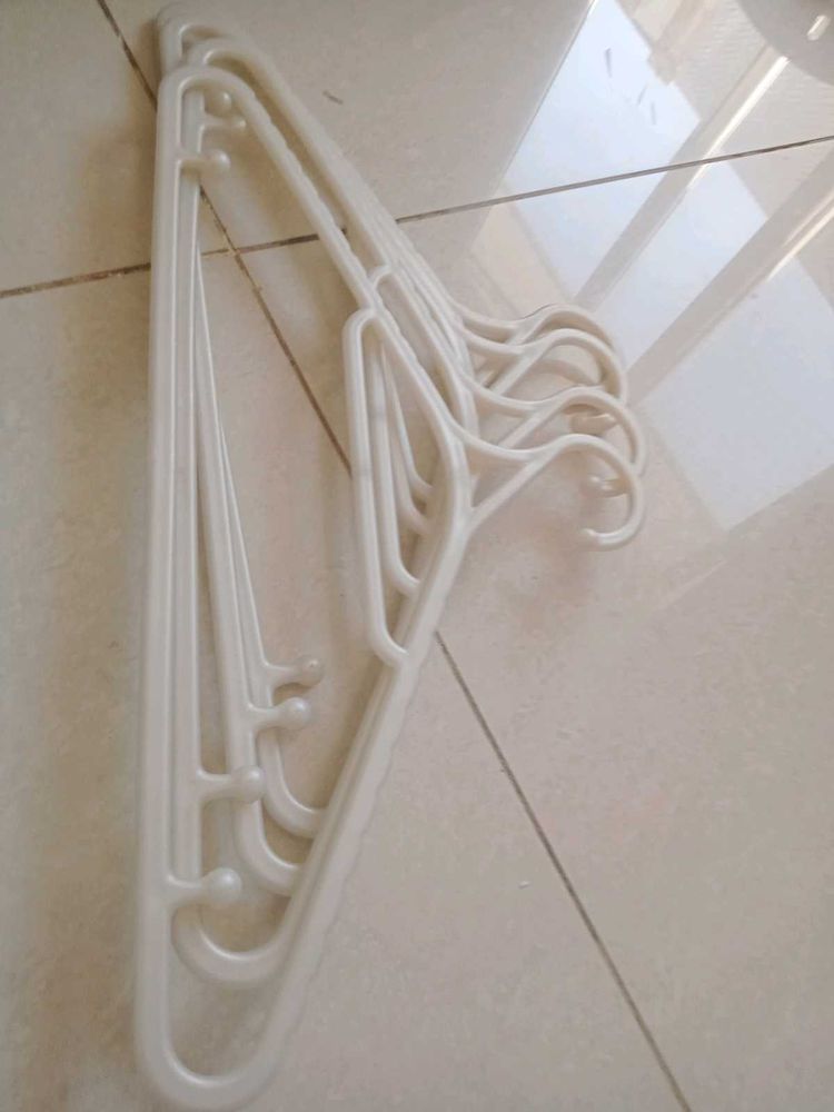 Set of 5 Durable Plastic Hangers