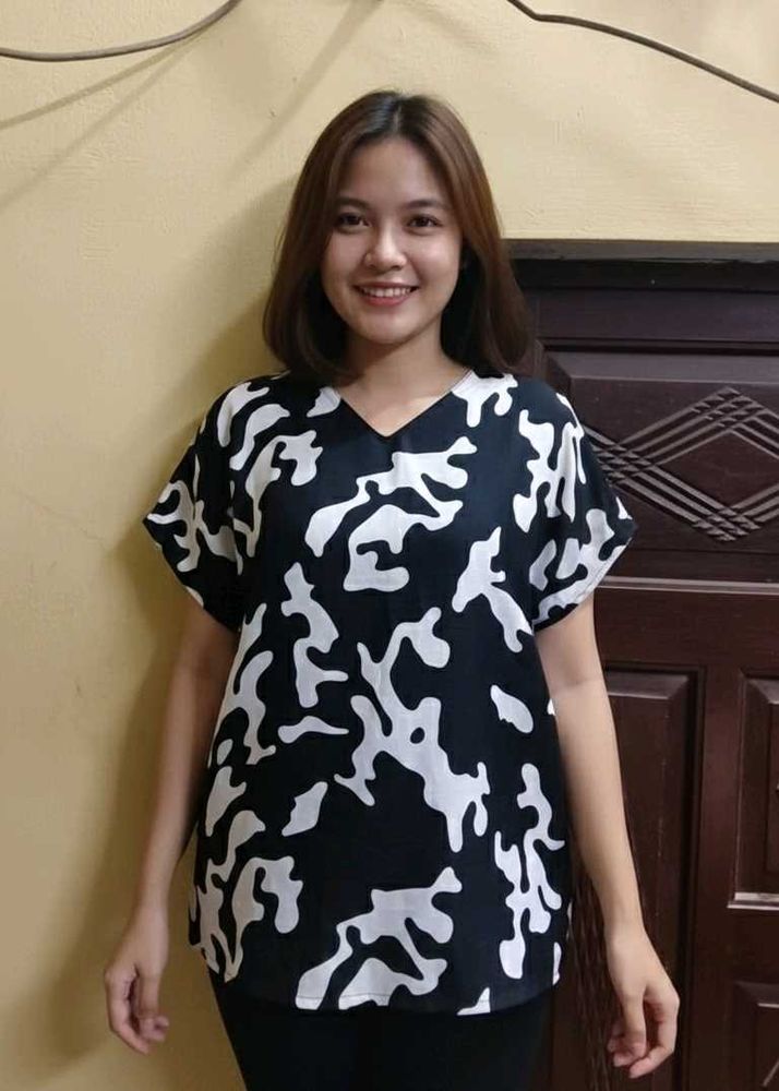 Stylish Black &amp; White Print Top