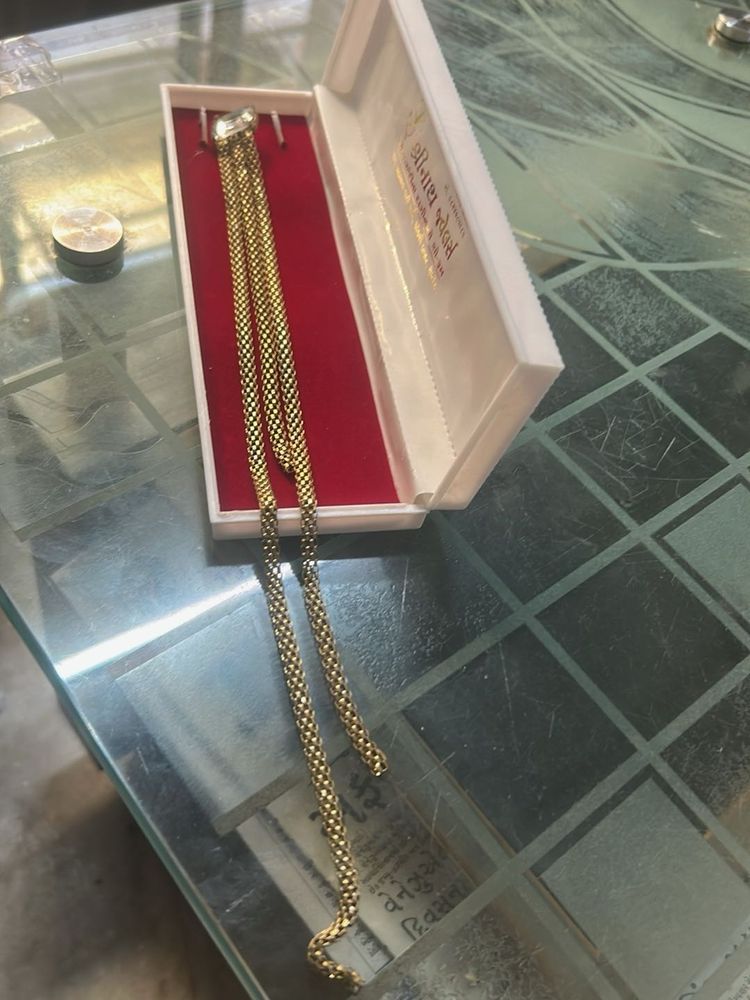 gold snack chain brooch with diamond