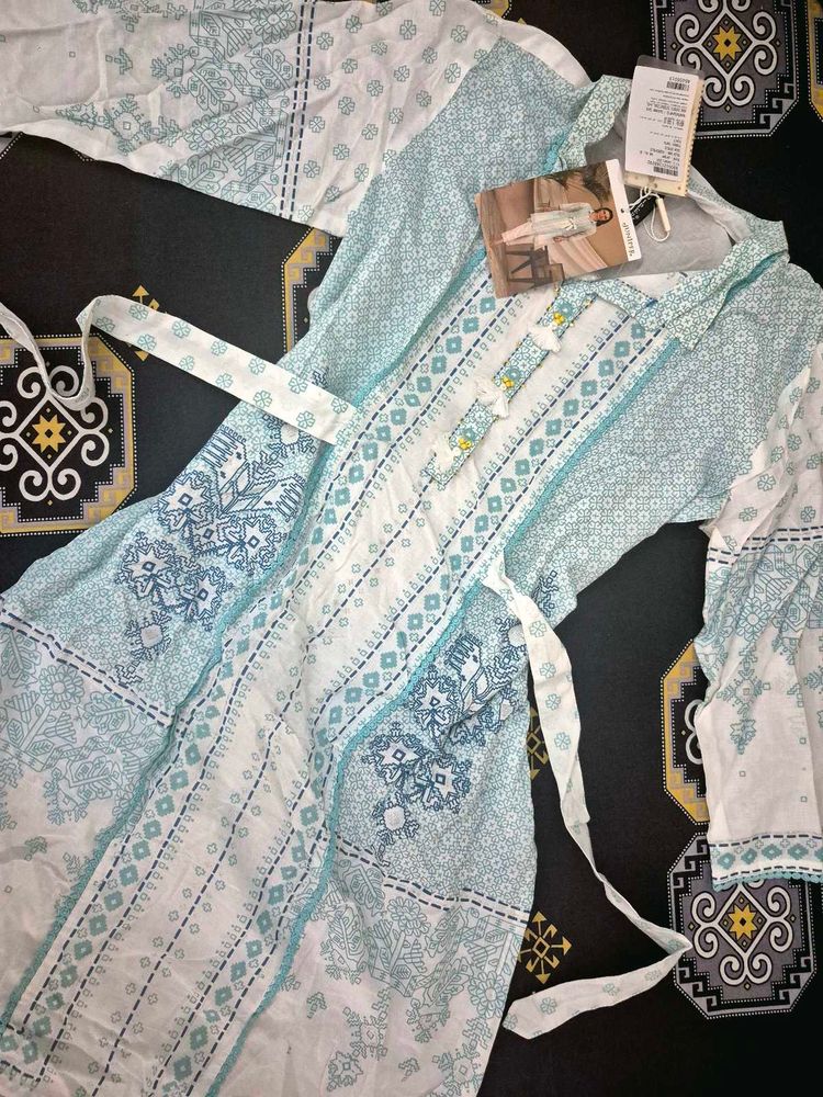 Elegant Blue &amp; White Short Kurta