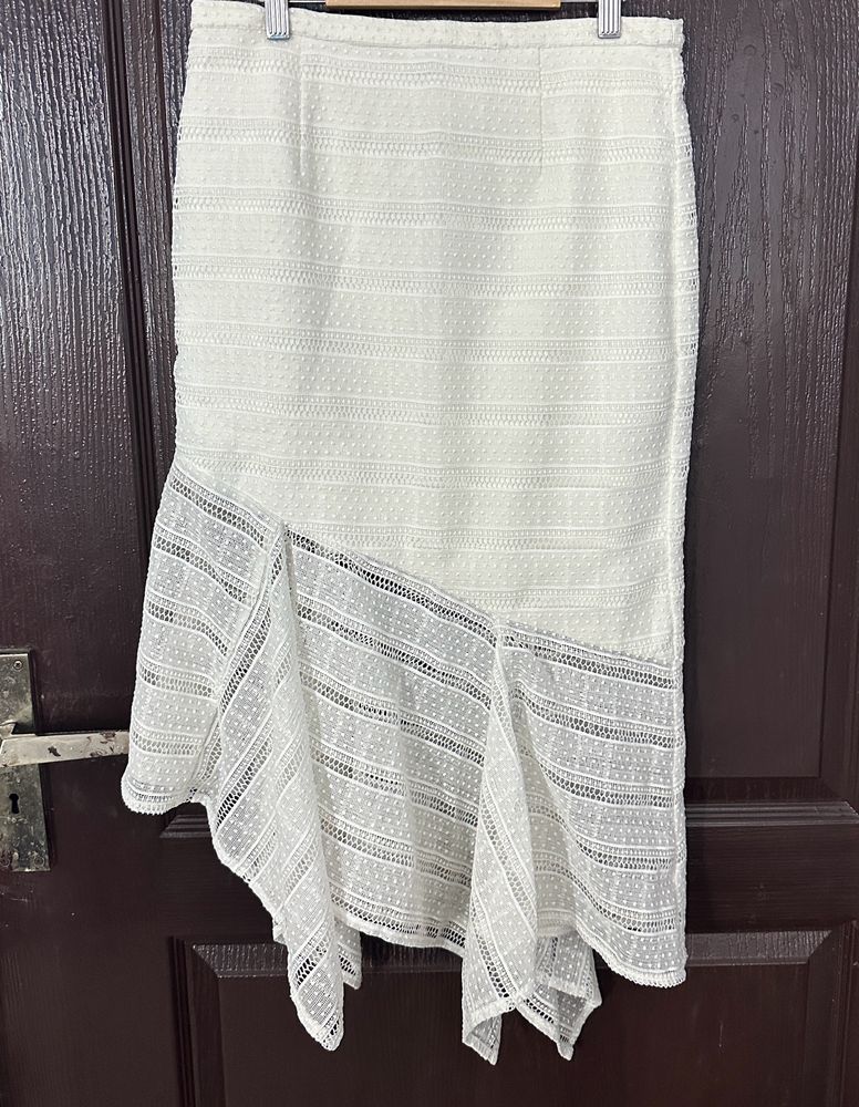FOREVER NEW White Lace Skirt With Handkerchief Hem