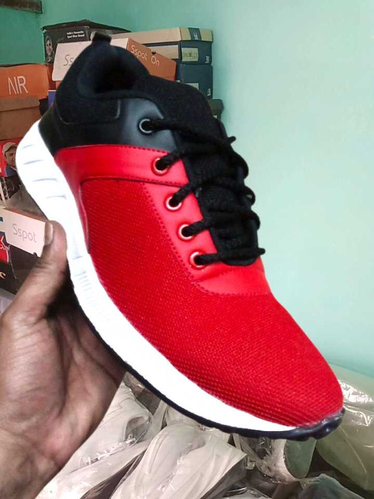 NEW NO USED SPORTS SHOE FOR MEN.