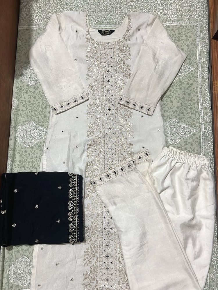 Elegant White Kurta Set with Dupatta