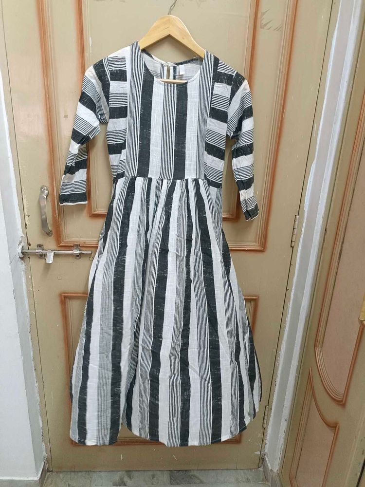 Striped pure cotton black and white dress..👗