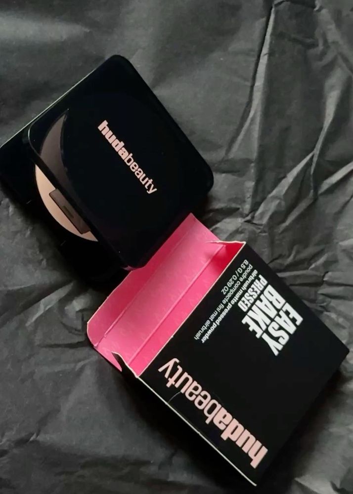 Huda Beauty Easy Bake Pressed Powder