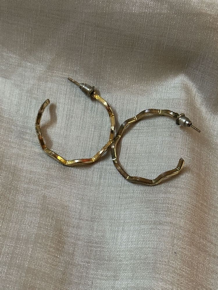 ✨💛🫶🏻Gold Tone Hoop Earrings🫶🏻💛✨