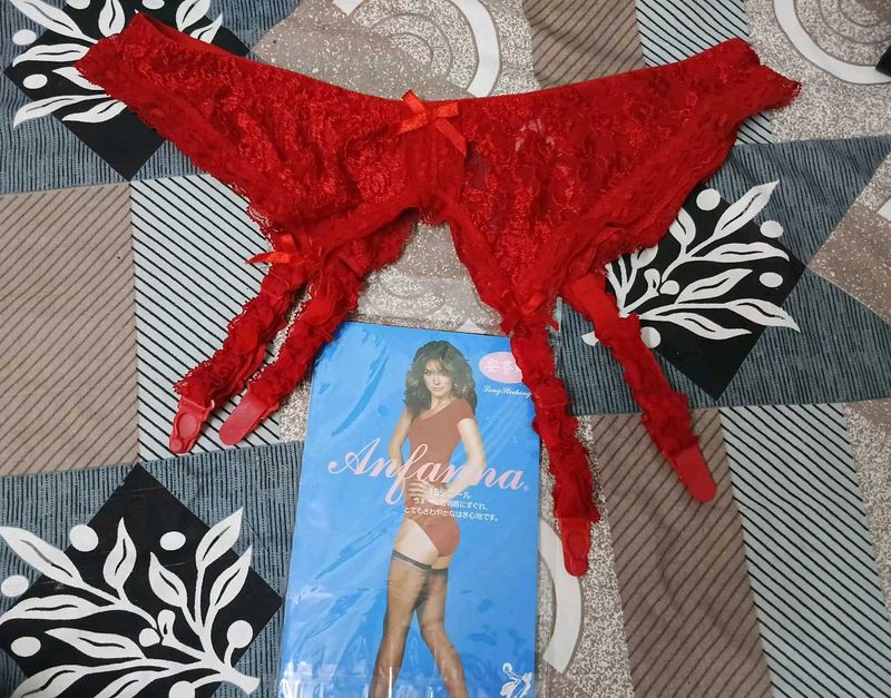 (992)Red Lace Suspender Belt