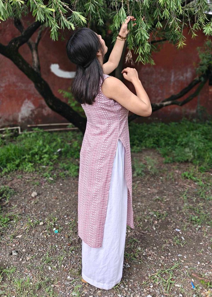 Stylish Sleeveless Kurti