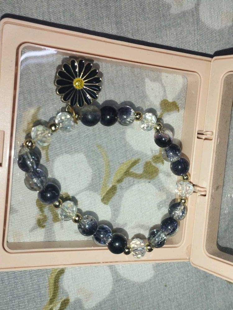 Daisy Charm Beaded Bracelet