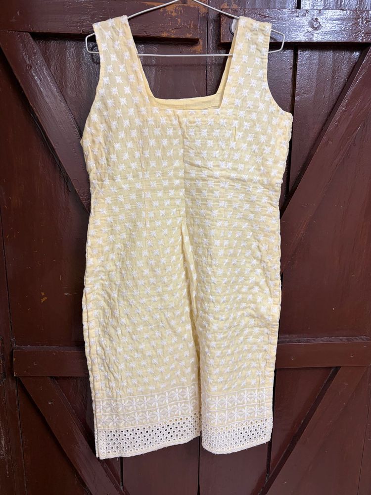 Chic Yellow Embroidered Sleeveless kurta
