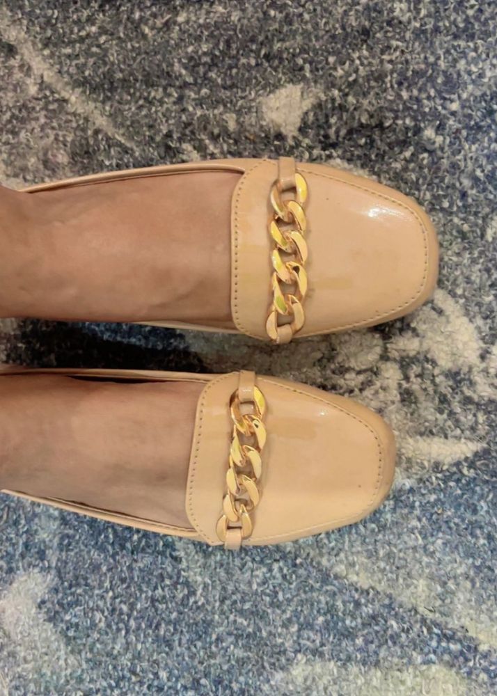 Stylish Nude Loafers with Gold Chain