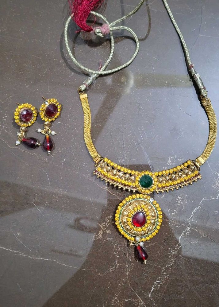 Golden necklace set