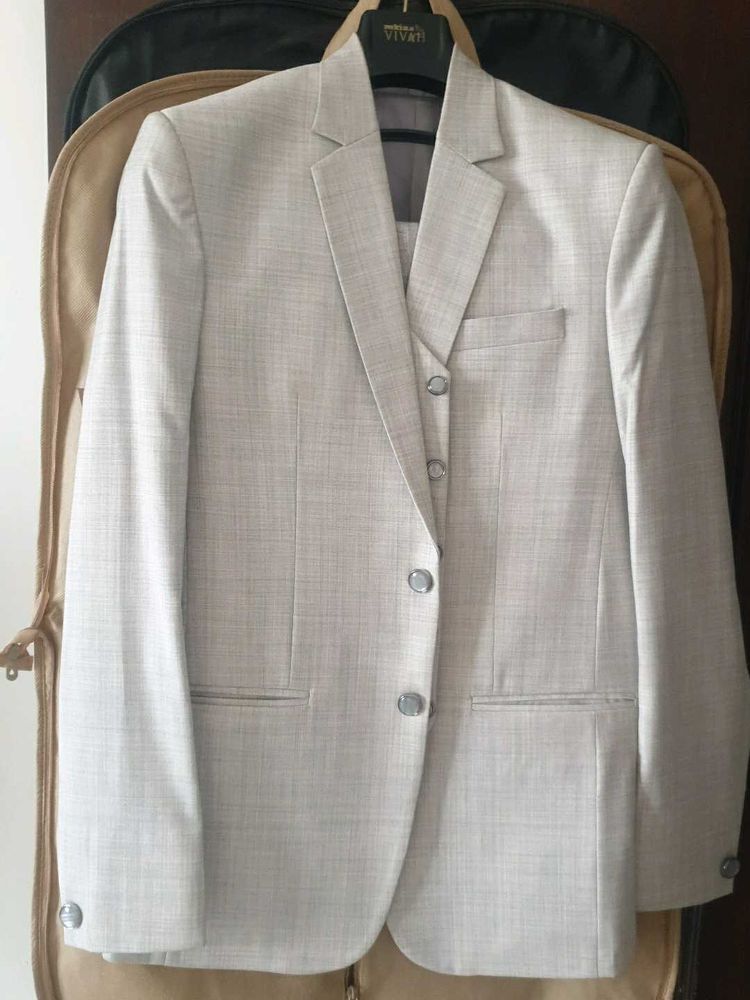 new 👌📣Classic Light Grey Blazer 3 pics