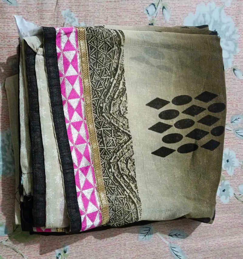 Elegant Saree with Pink &amp; Gold Border