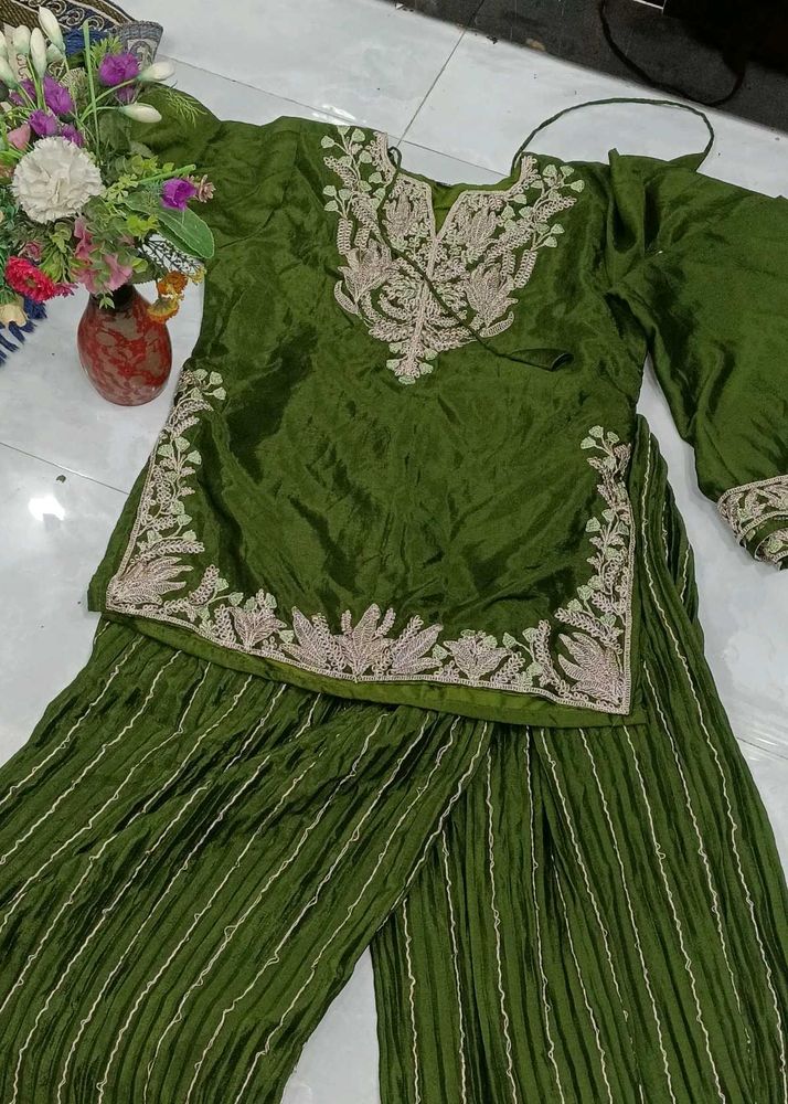 Elegant Green Embroidered Kurta Set new with tag