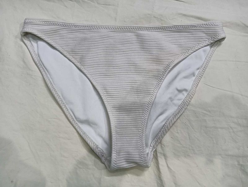 White 💛32Ribbed Bikini Bottoms