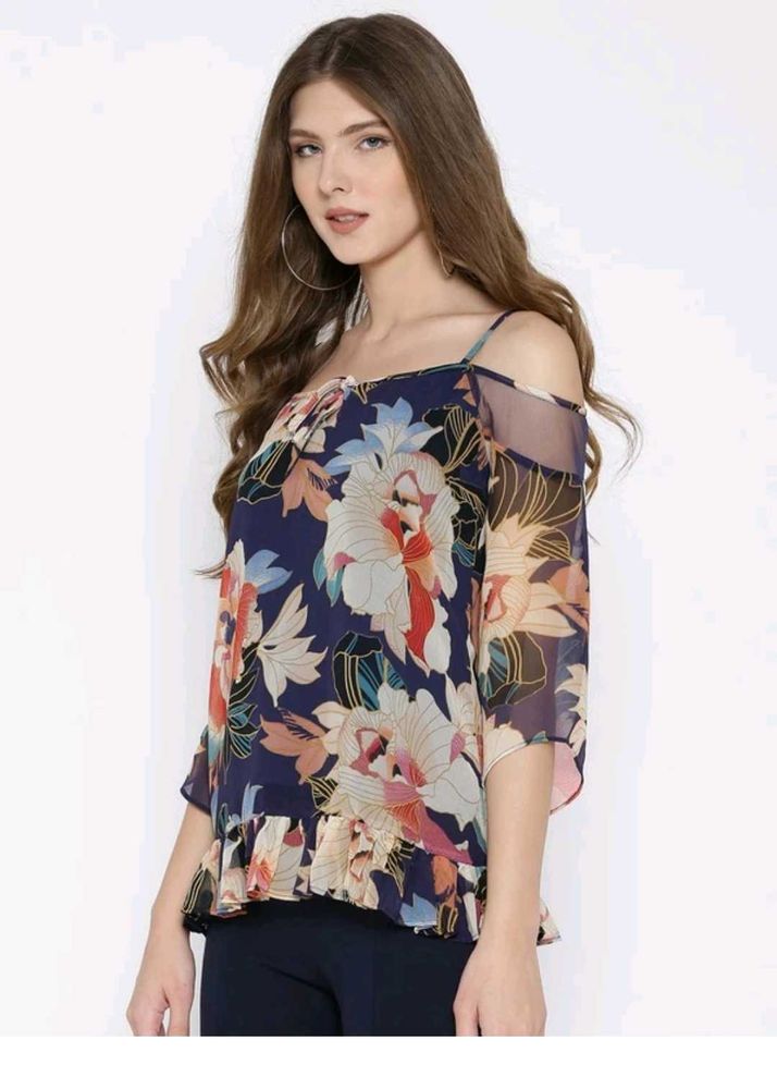 Casual shoulder strap printed top
