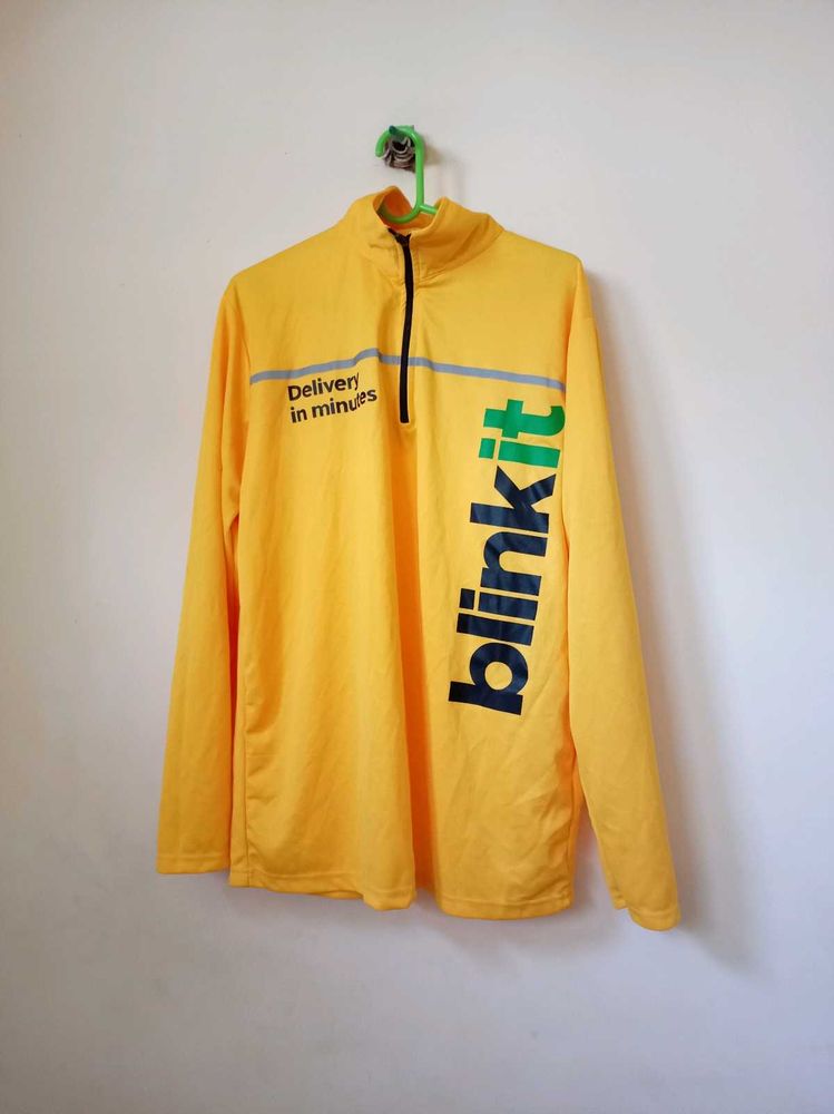 long-sleeved quarter-zip jersey for Blinkit.