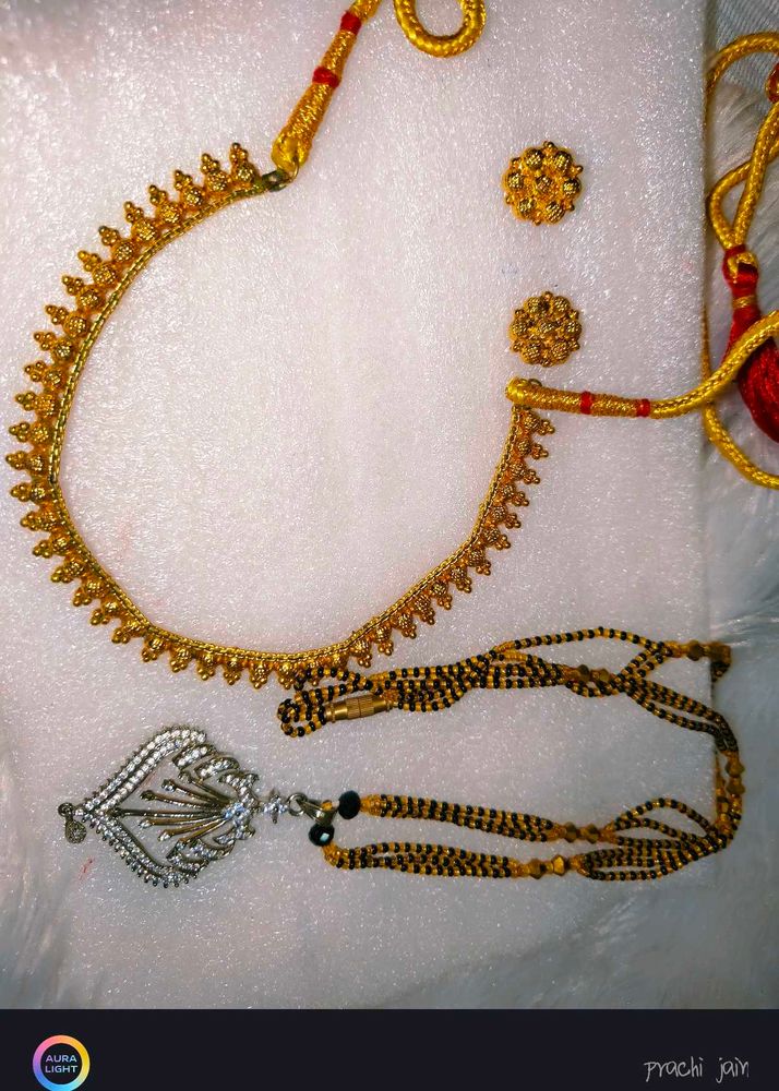 Elegant Gold Necklace and Earring Set with diamond