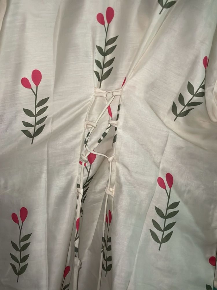 Elegant White Kurta with Floral Print
