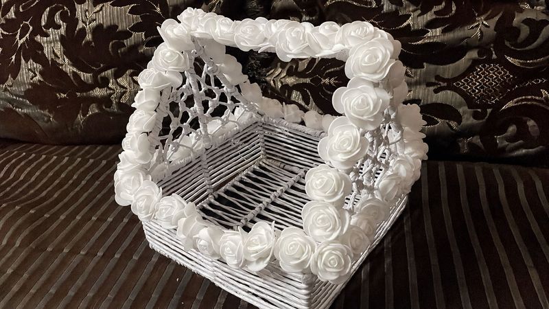White Rose Basket hamper