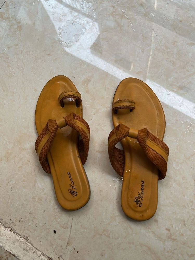 Stylish Brown Toe-Ring Sandals