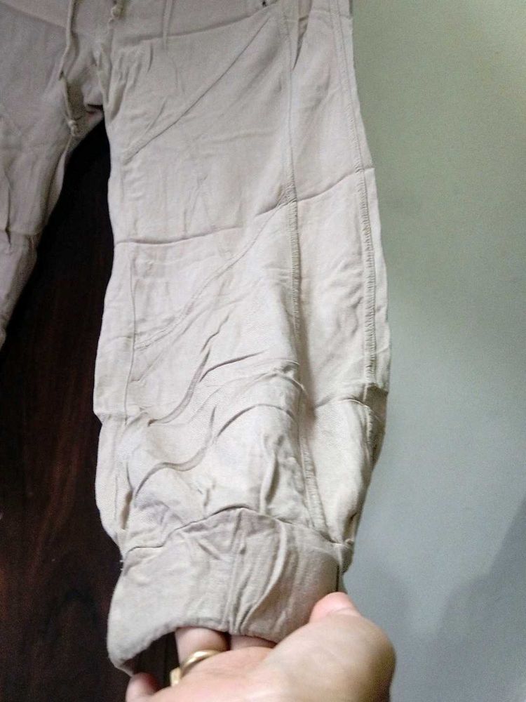 Stylish Cargo Pants. Fit upto 30 size.