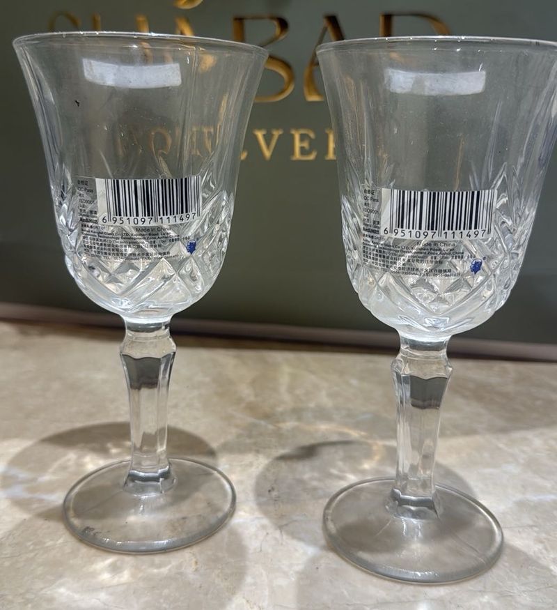 2 wine Glasses