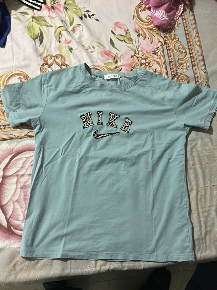 Nike Women's Vintage Graphic T-Shirt