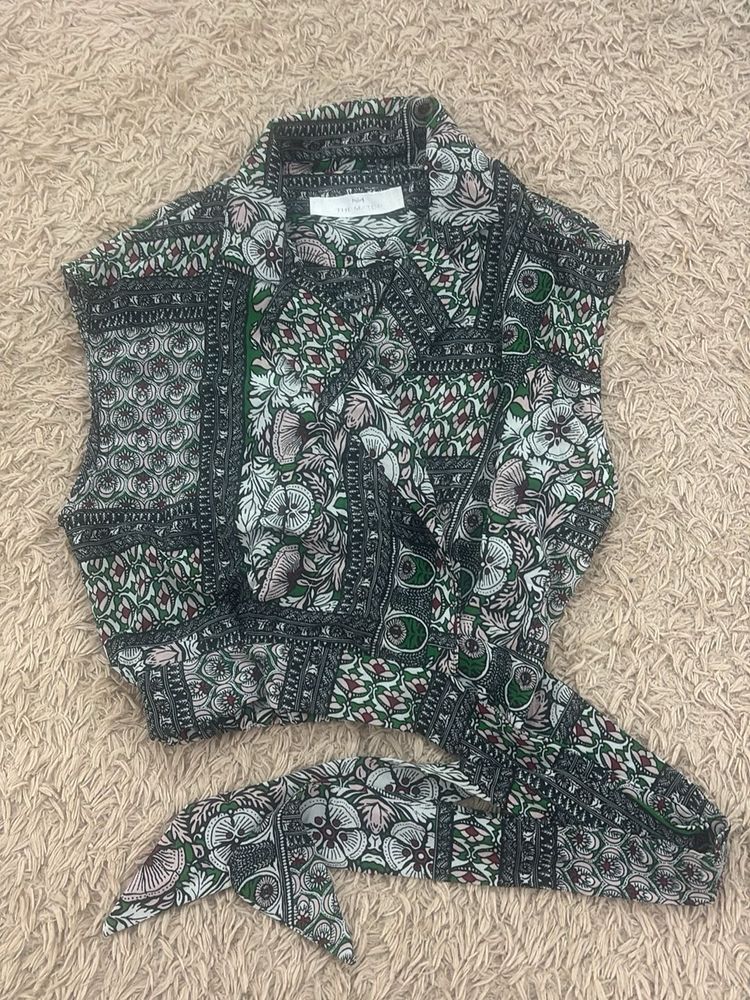 Chic Boho Print Sleeveless Top with Tie