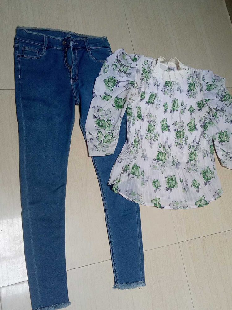 🌸 Stylish Floral Top + Blue Jeans Combo