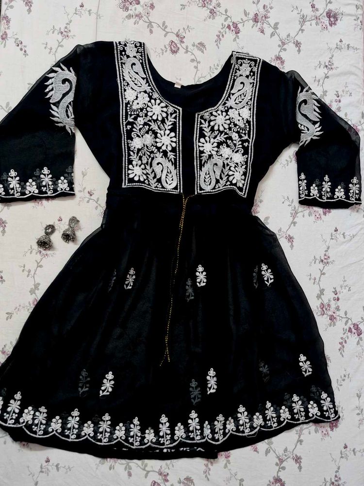Romantic chikankari kurti🪷🦢
