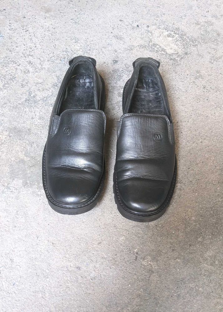 CAT Classic Black Leather Slip-on Loafers