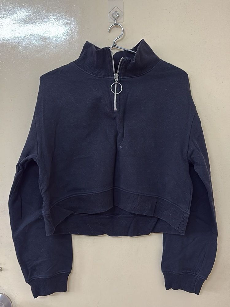 Black Cropped Pullover w Zipper