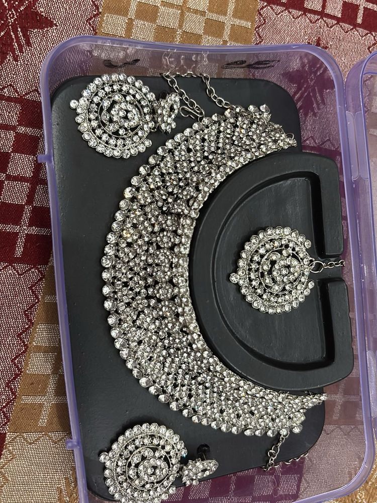 Stunning Rhinestone Jewellery Set