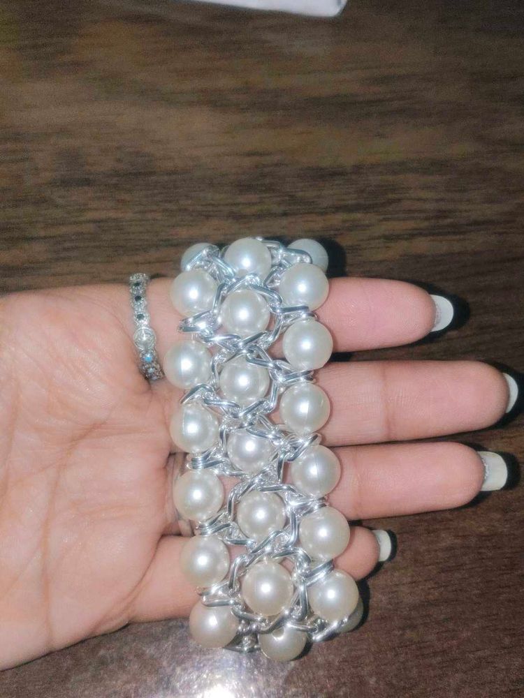 Elegant Faux Pearl Bracelet