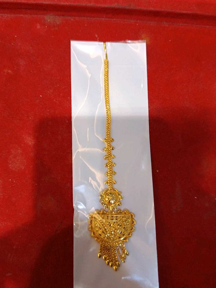 Golden Maang Tikka