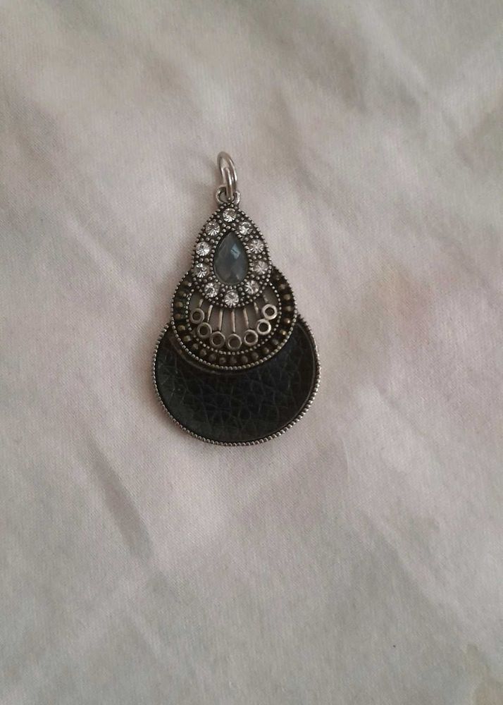 Unique Pendant with leather &amp; gemstones