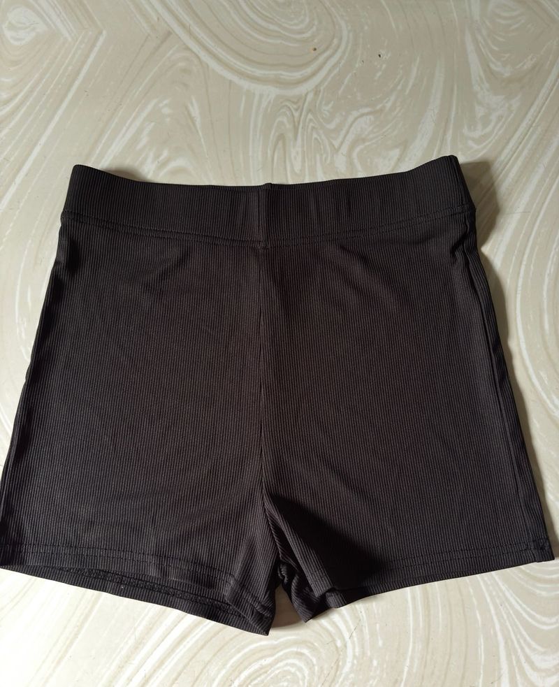Ribbed High-Waisted Shorts 🖤