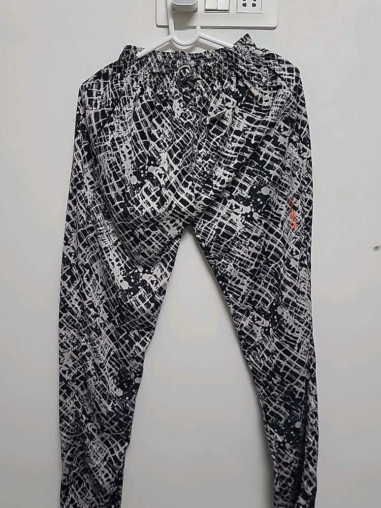 Stylish Black &amp; White Printed Palazzos