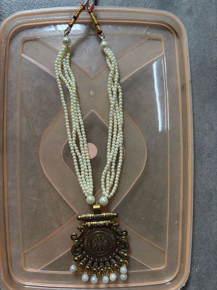 Elegant Pearl Necklace with Antique Pendant