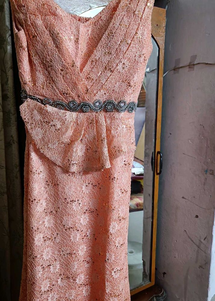 Gown For Sell Bhut Hi Pyara H Ak Bar Pehna.