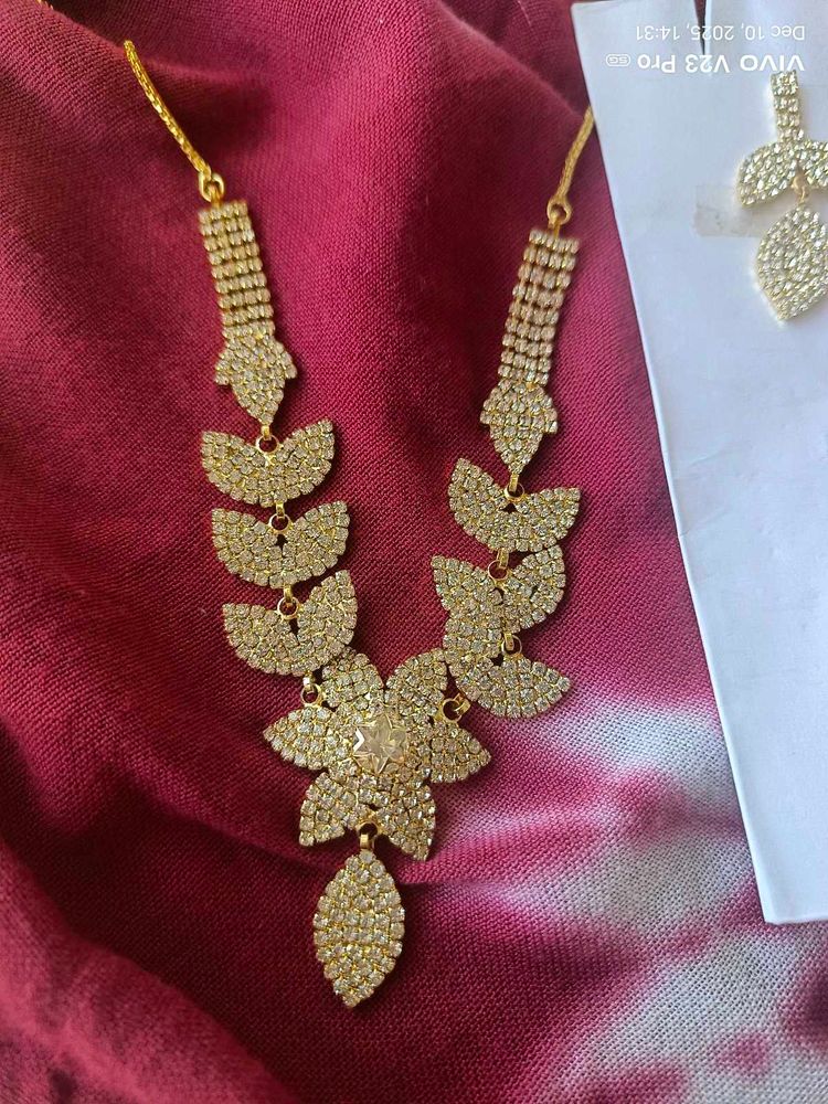 Elegant Gold-toned Necklace Set