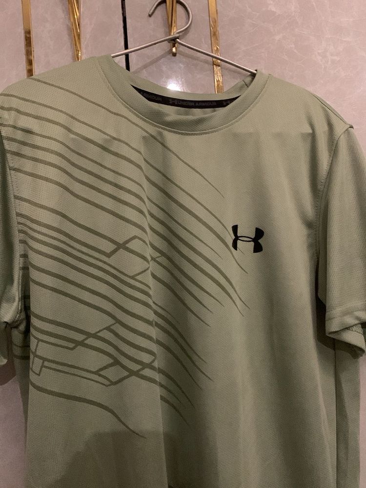 Under Armour T-Shirt