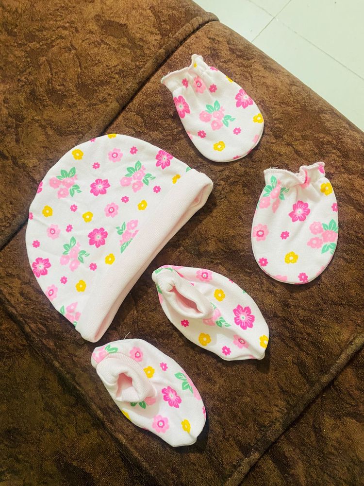 Floral Baby Hat &amp; Mitten Set